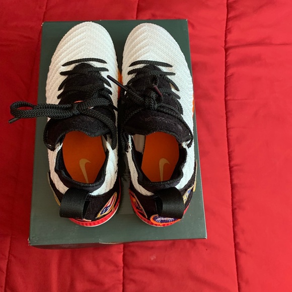 Lebron XVI - Picture 5 of 6